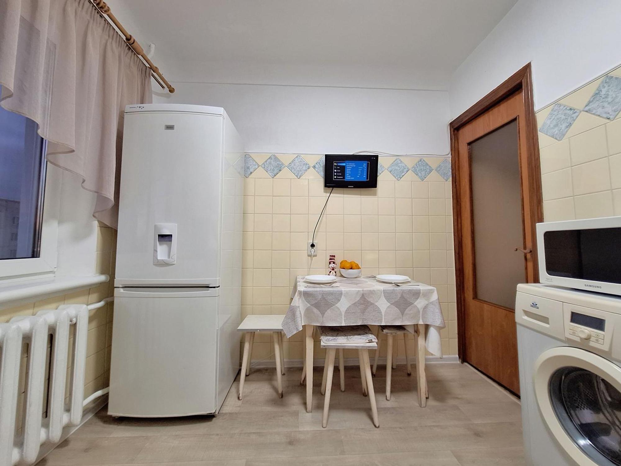 4 Ліжка З Балконом Документи Для Відряджень Мережа Alex Apartments Безконтатне Заселення 24-7 Poltava Bagian luar foto