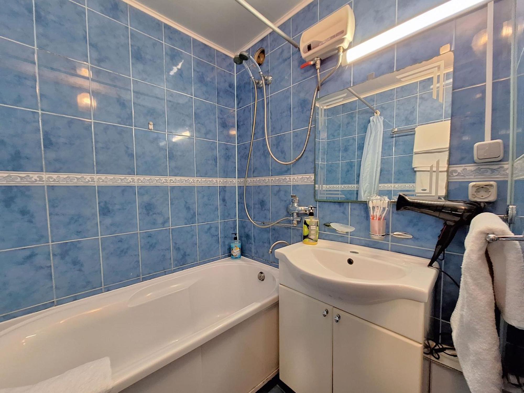 4 Ліжка З Балконом Документи Для Відряджень Мережа Alex Apartments Безконтатне Заселення 24-7 Poltava Bagian luar foto